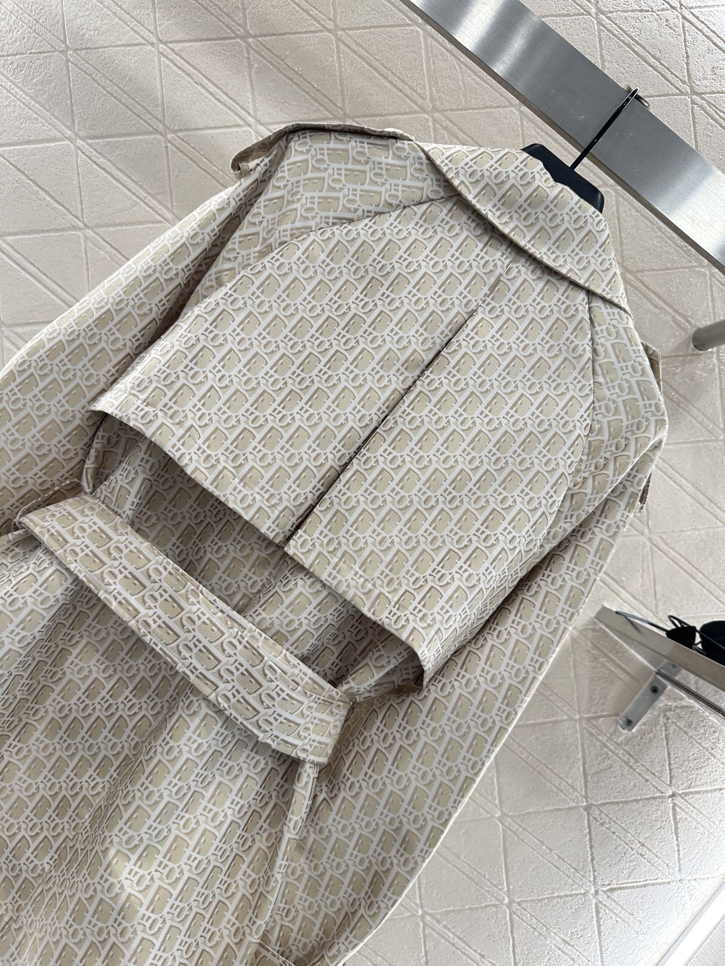 DI 25 jacquard cape double-breasted trench coat
