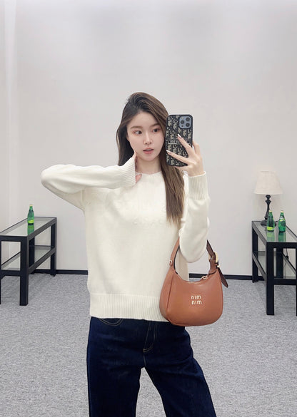 L 25 Beaded letter knitted long sleeves