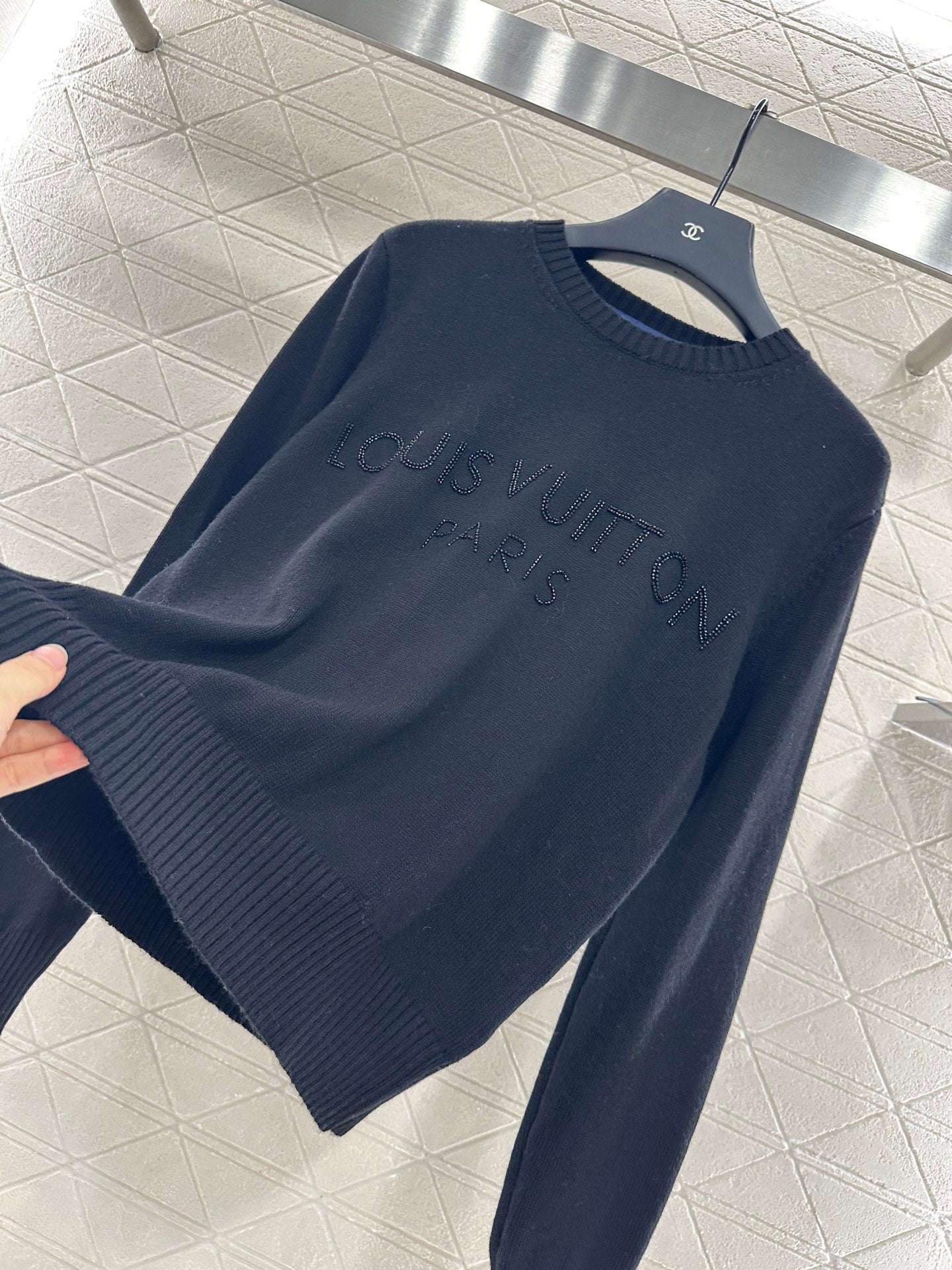 L 25 Beaded letter knitted long sleeves
