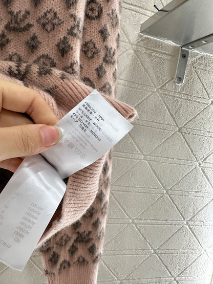 L 25 crew neck jacquard knit cardigan