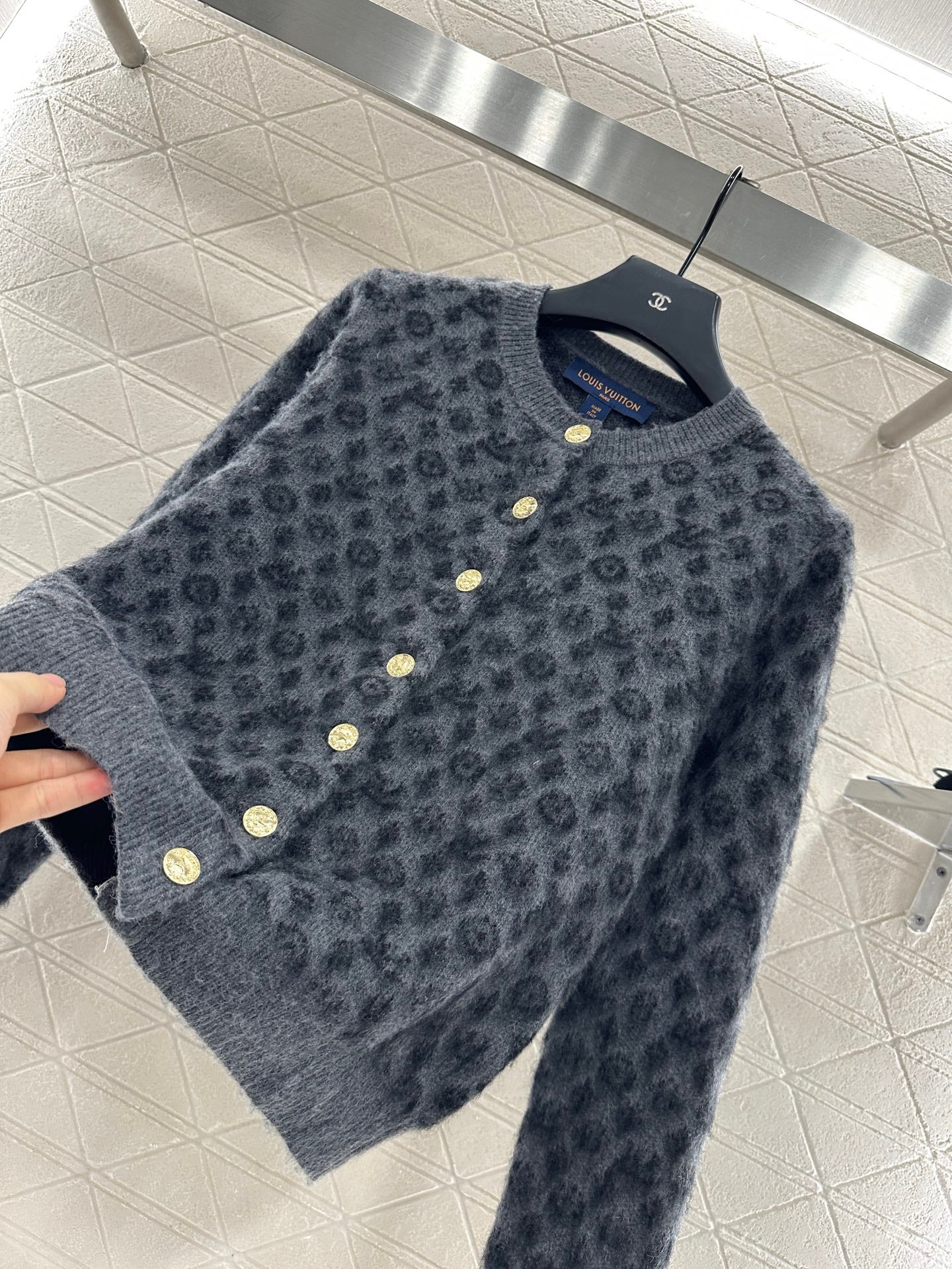 L 25 crew neck jacquard knit cardigan