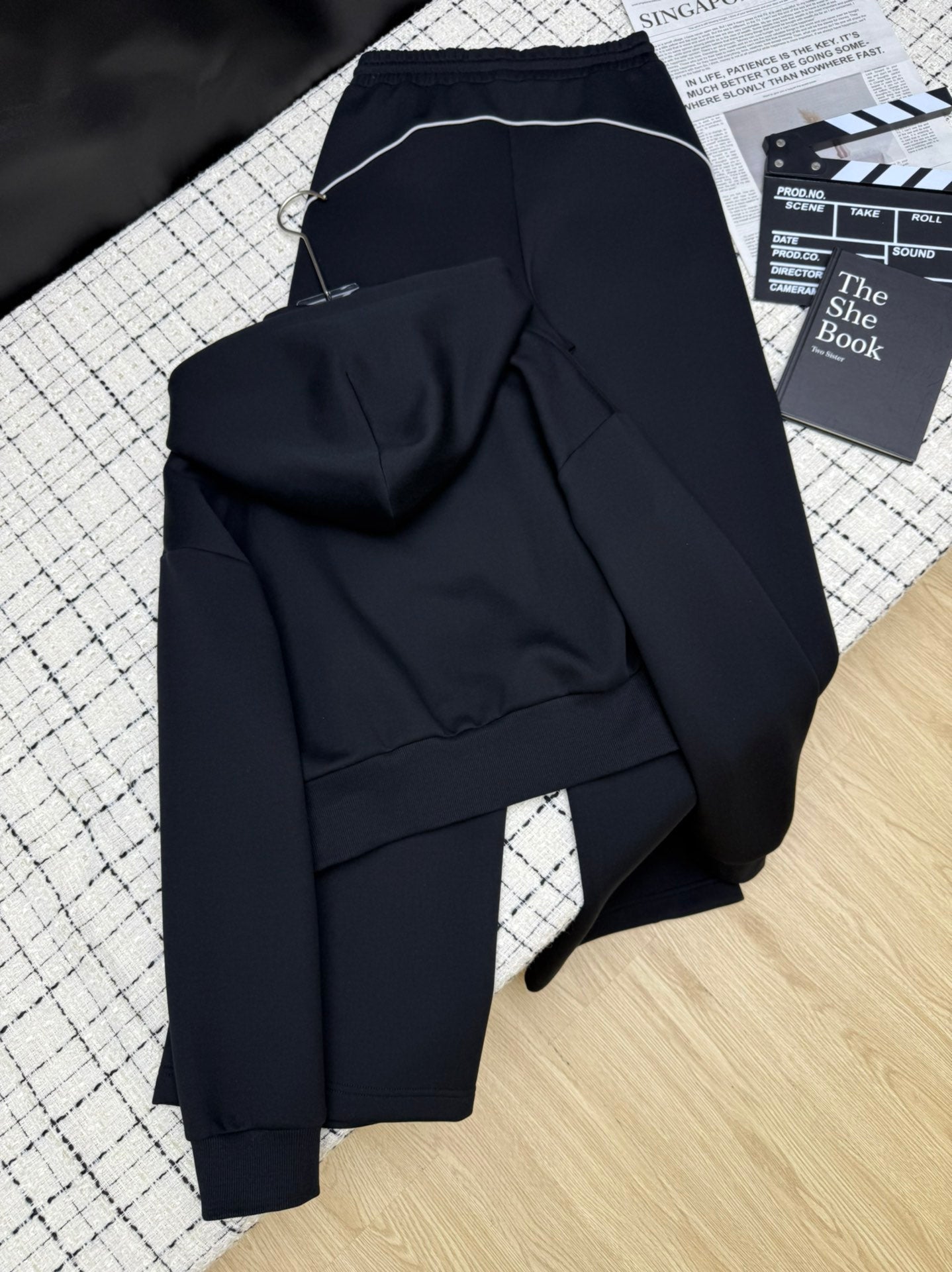 Di 25 Hooded jacket + elastic waist casual pants(white/black)