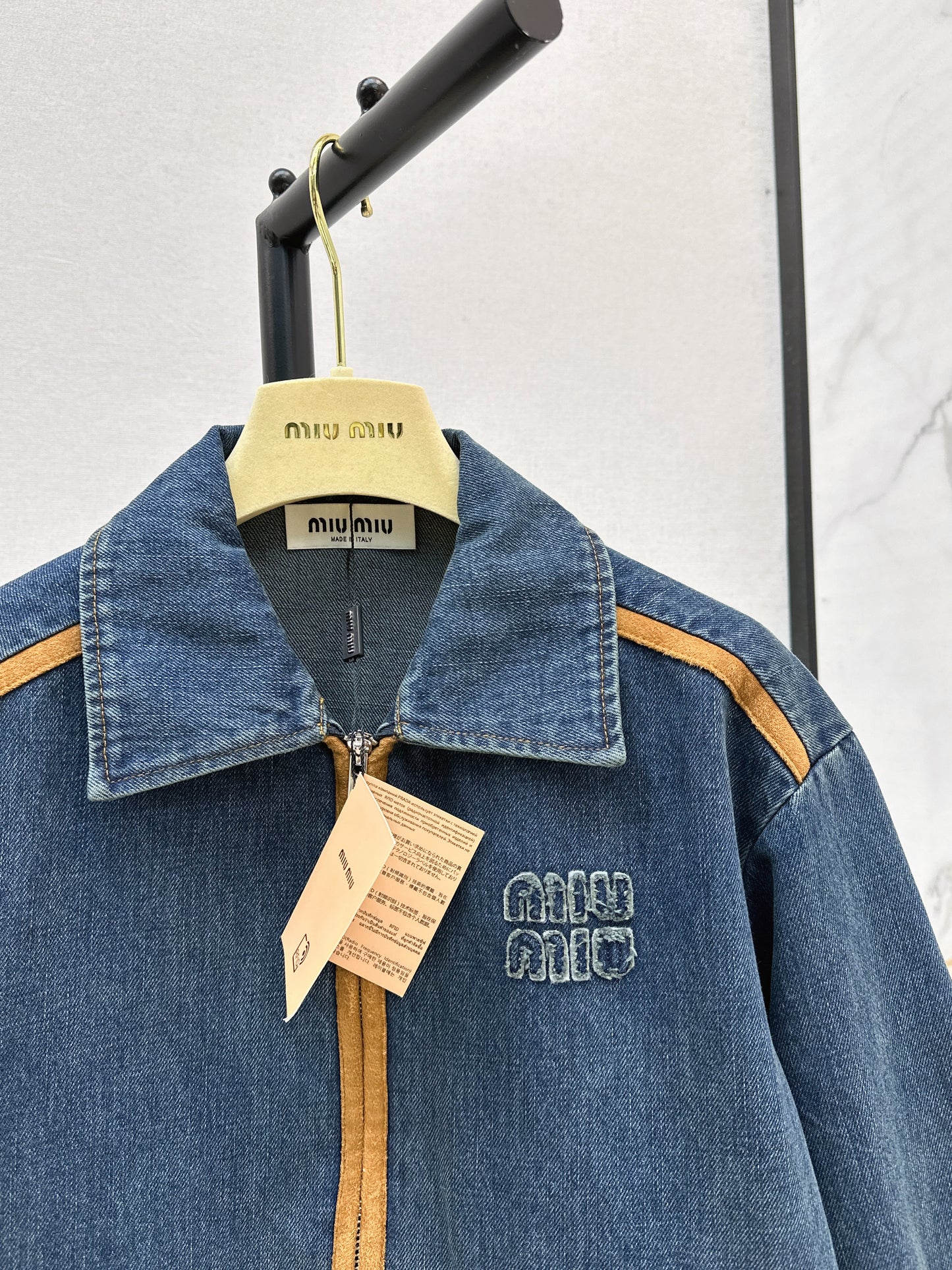 Mi 25 New leather-trimmed denim jacket + trousers set
