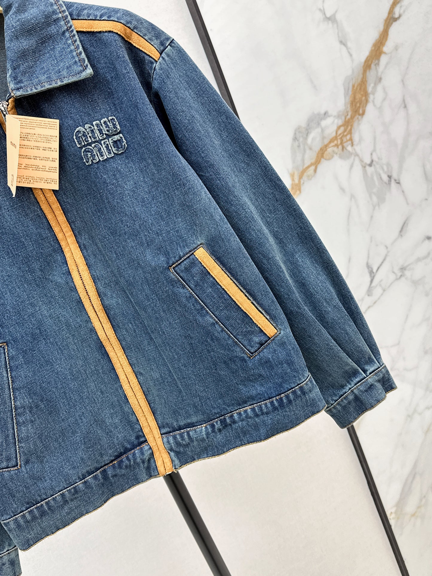 Mi 25 New leather-trimmed denim jacket + trousers set