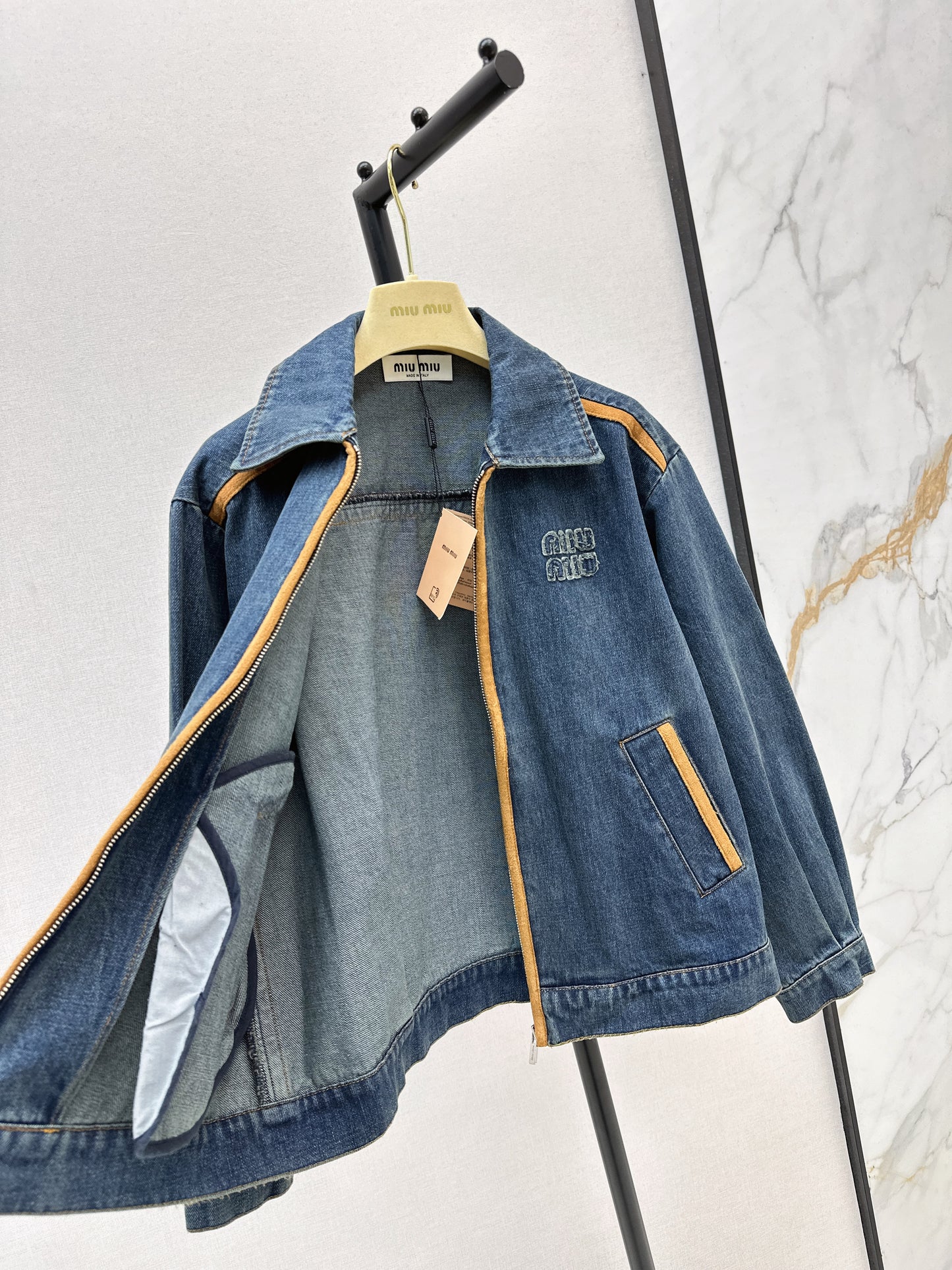 Mi 25 New leather-trimmed denim jacket + trousers set