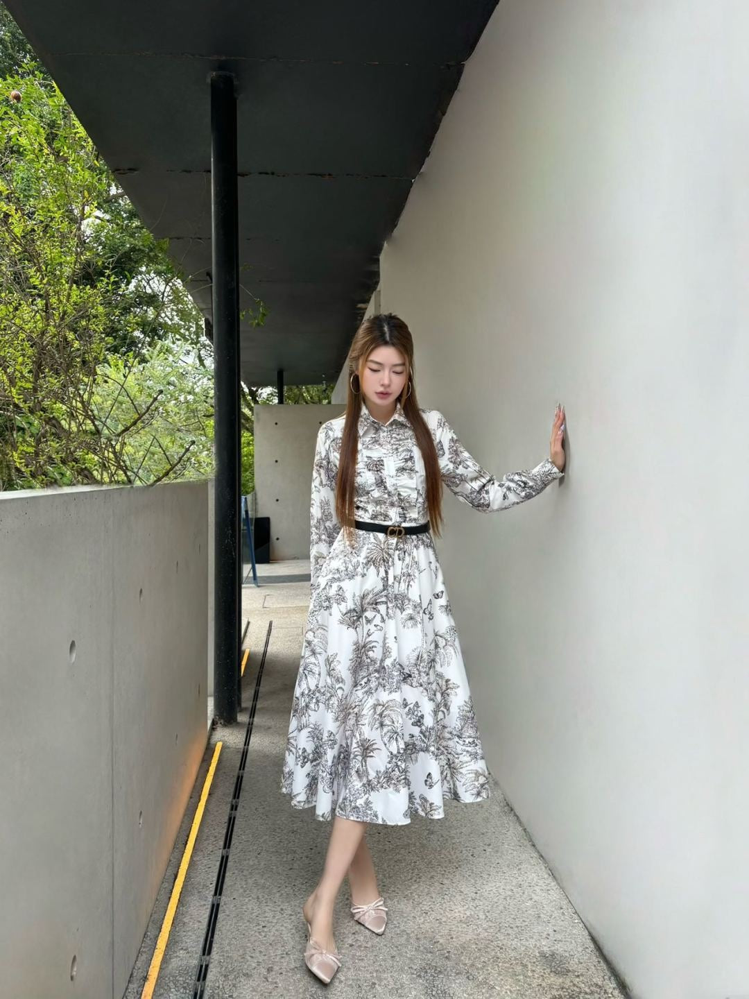 Di 25 Ruffle trim belt dress