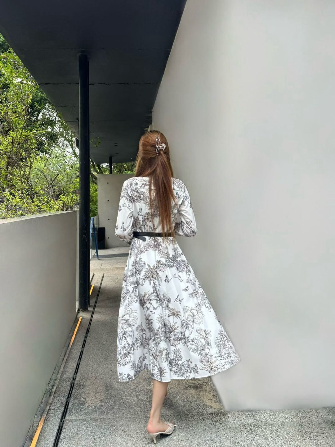 Di 25 Ruffle trim belt dress