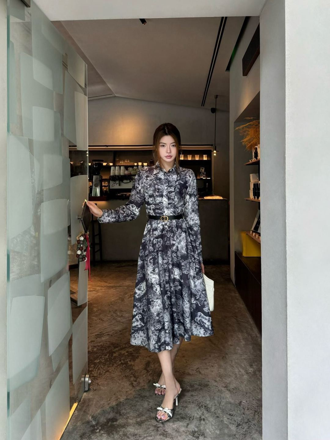 Di 25 Ruffle trim belt dress