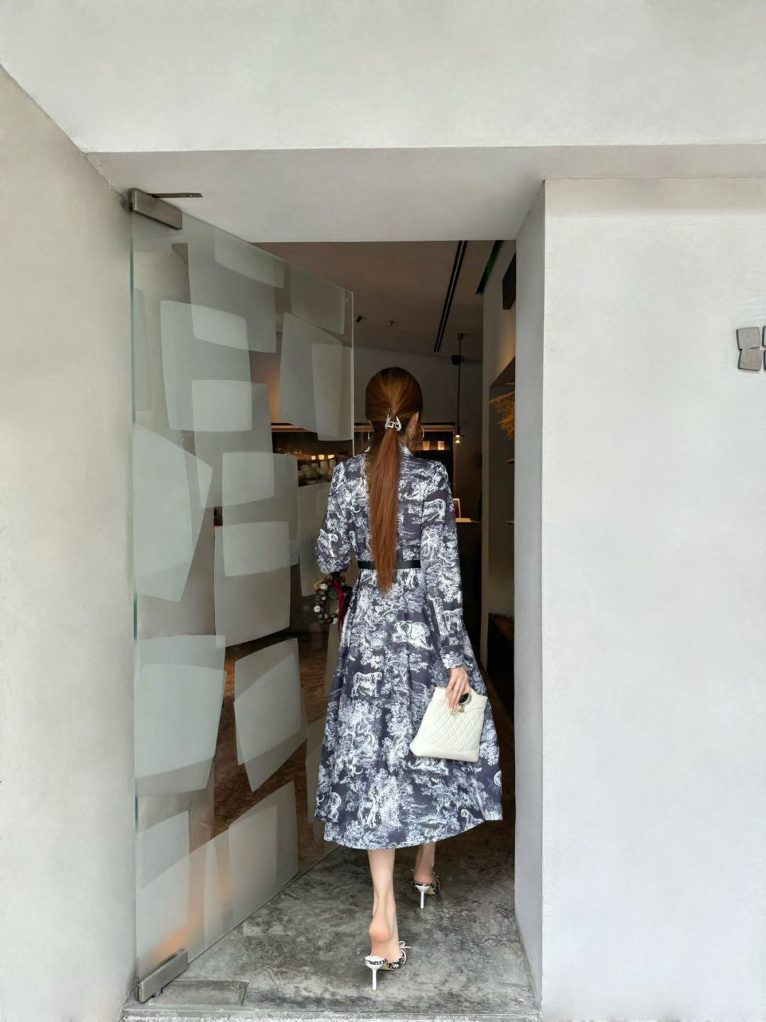 Di 25 Ruffle trim belt dress