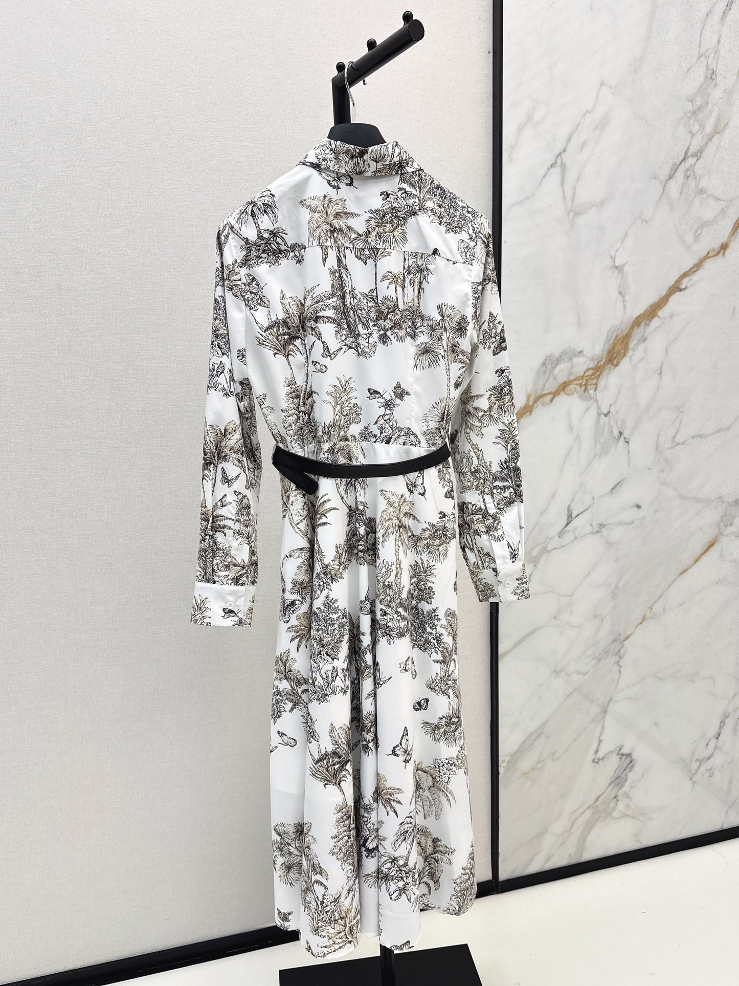 Di 25 Ruffle trim belt dress