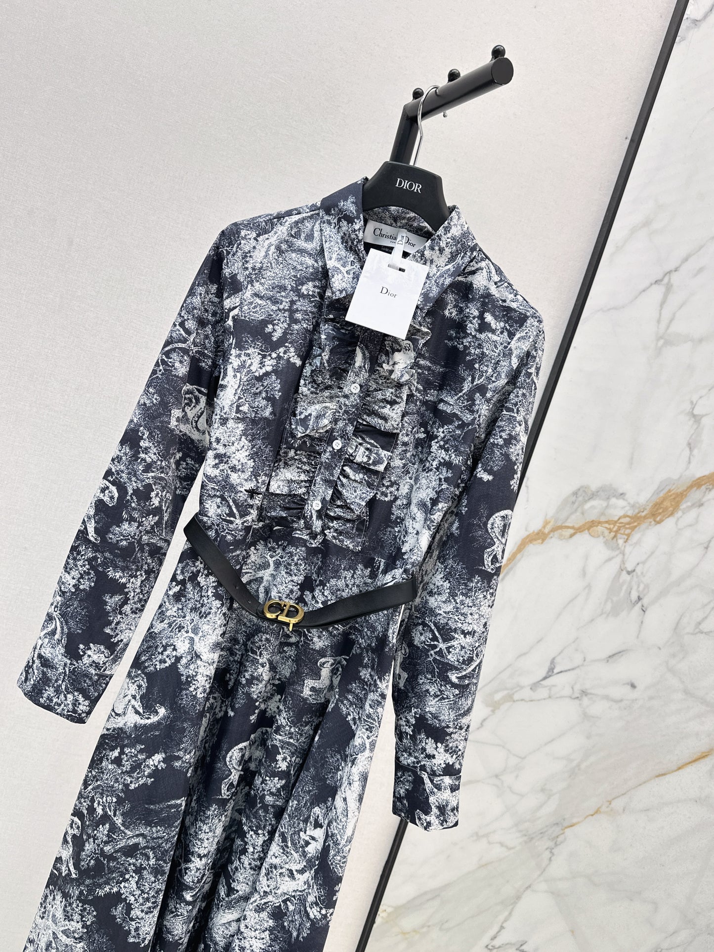 Di 25 Ruffle trim belt dress