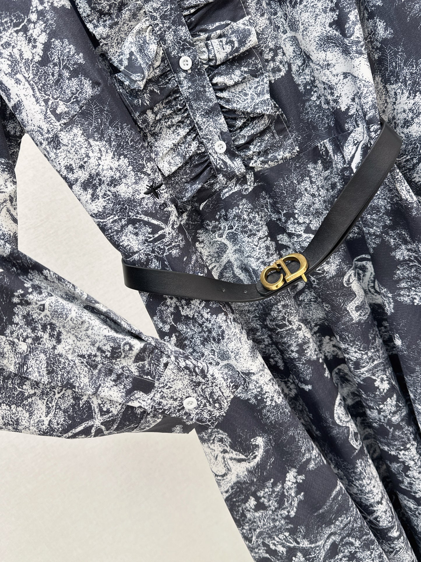 Di 25 Ruffle trim belt dress