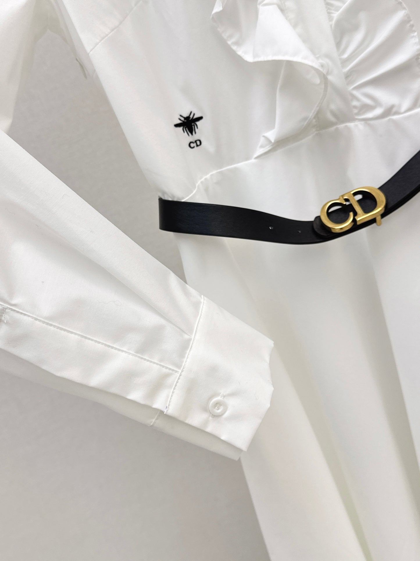Di 25 Ruffle trim belt dress