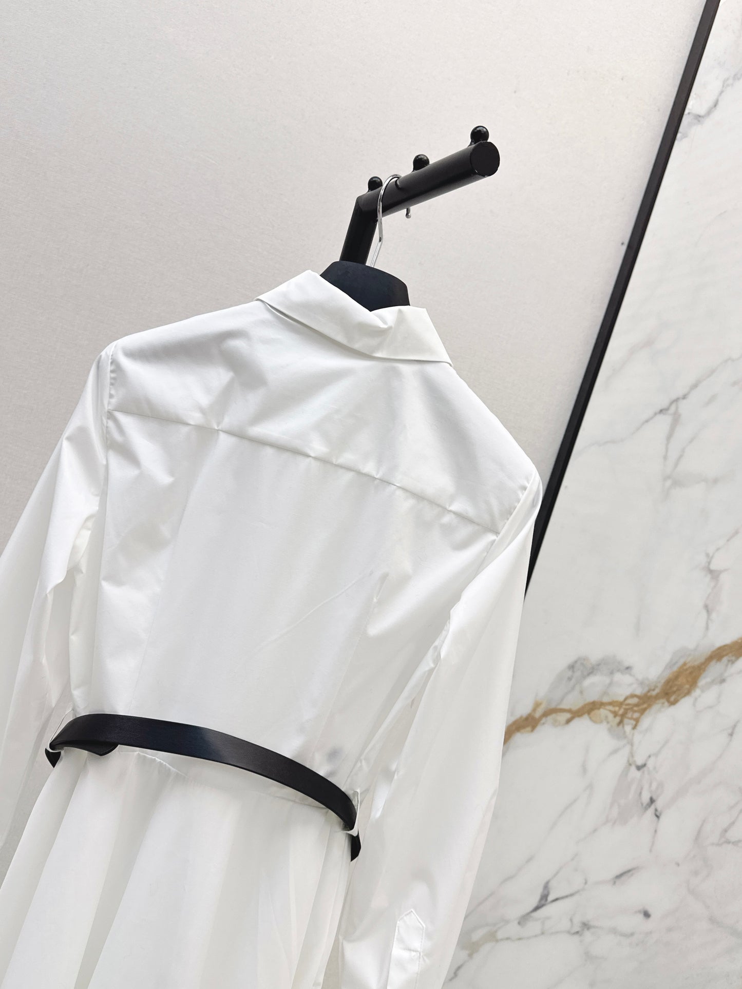 Di 25 Ruffle trim belt dress