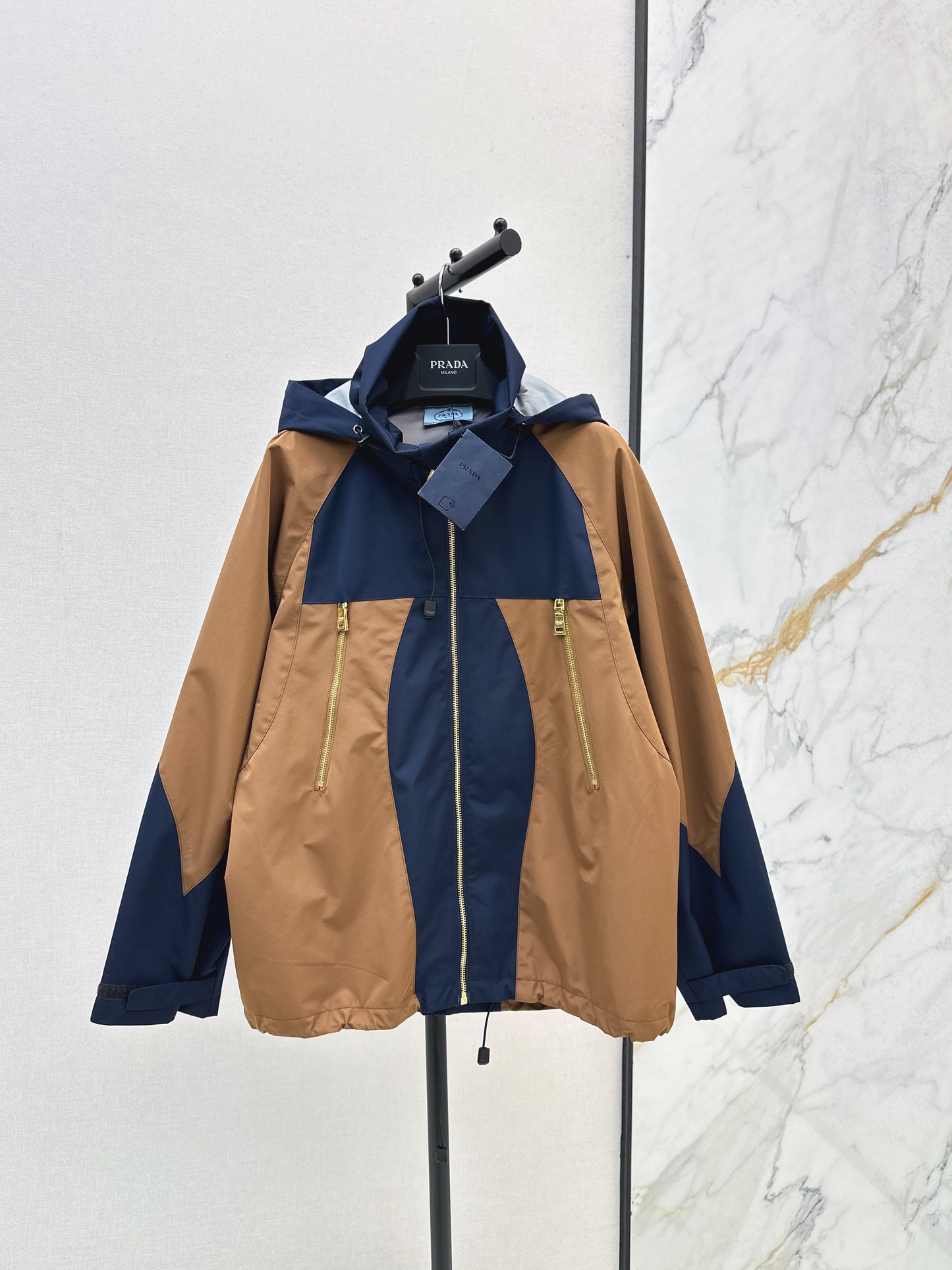 Pra 25 Hooded windbreaker jacket