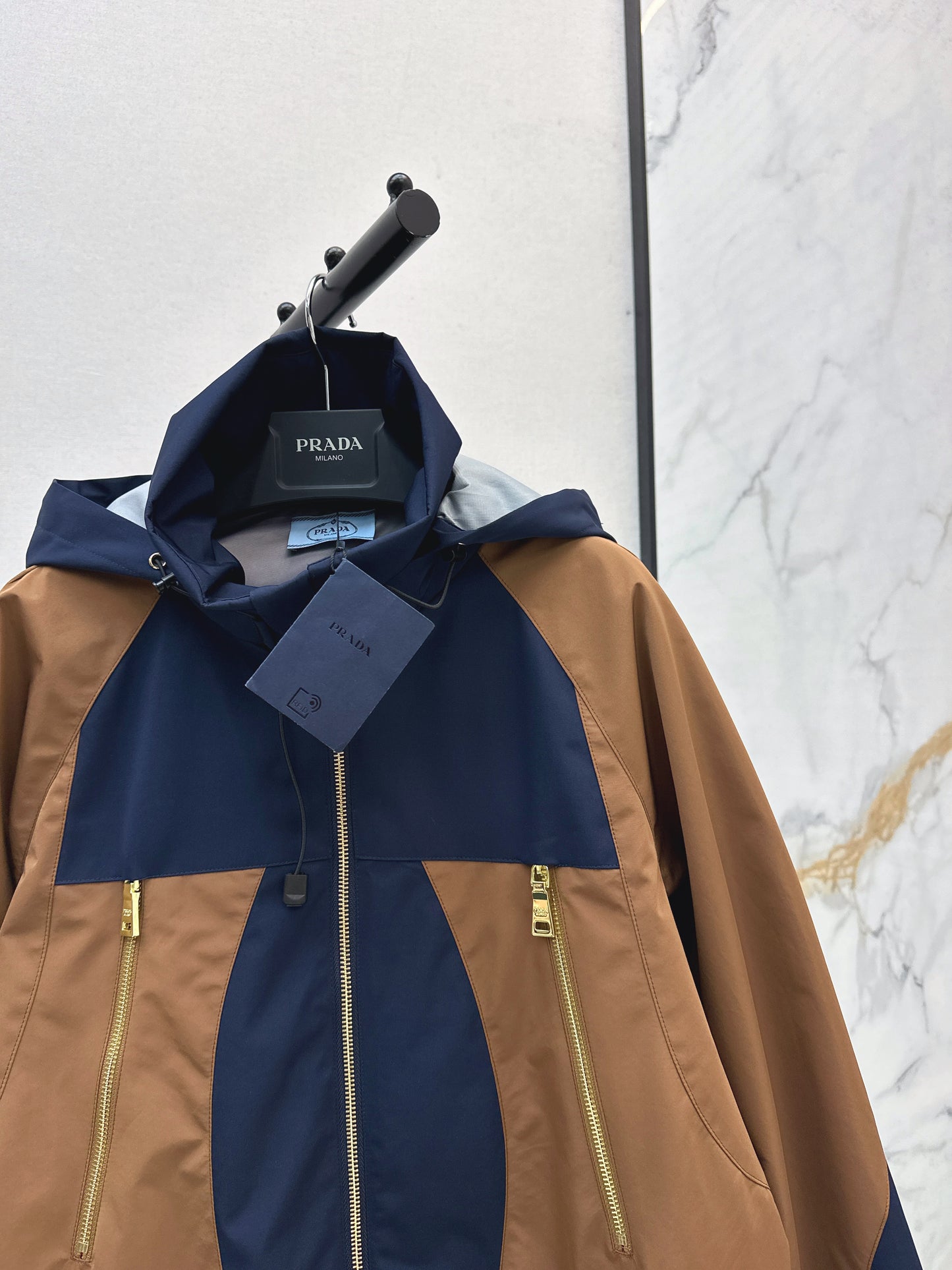 Pra 25 Hooded windbreaker jacket
