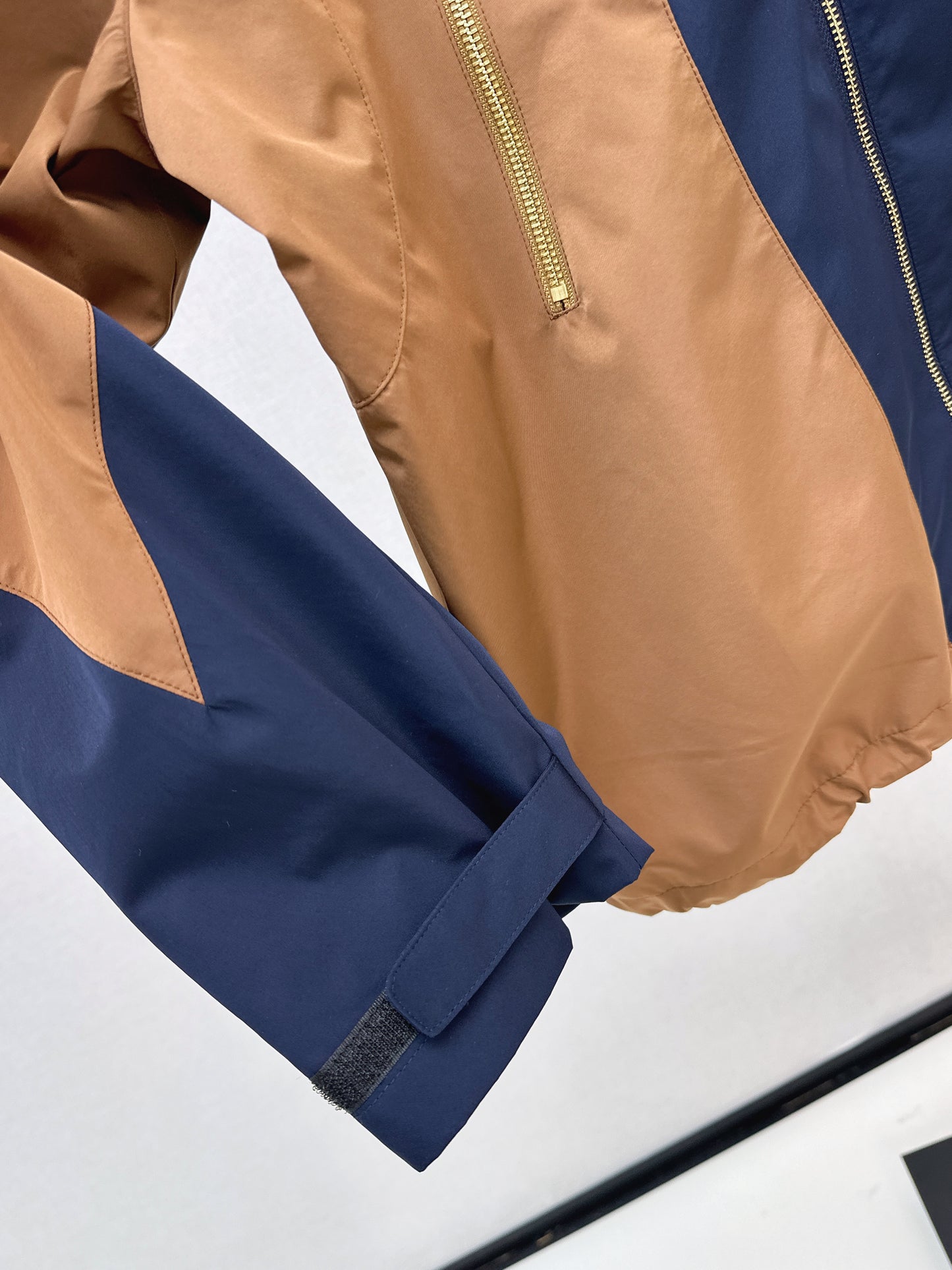 Pra 25 Hooded windbreaker jacket