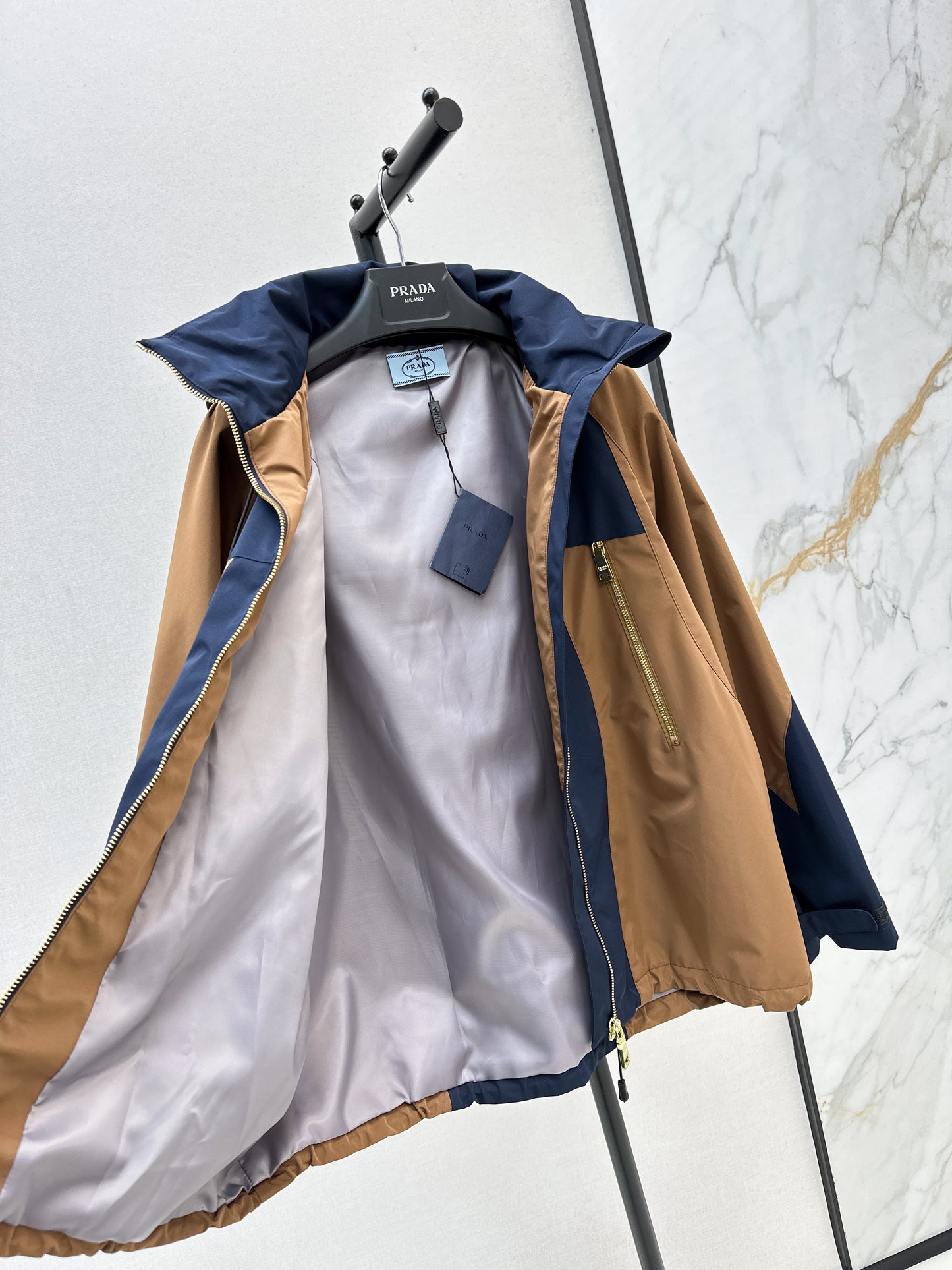 Pra 25 Hooded windbreaker jacket