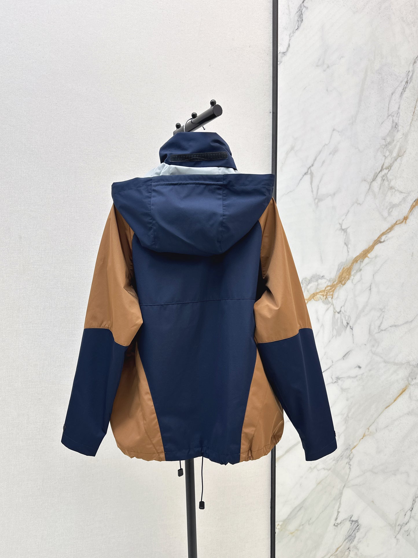 Pra 25 Hooded windbreaker jacket