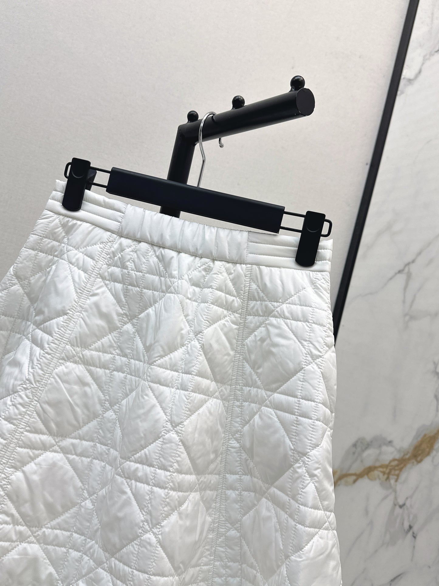 Di 25 Cannage Quilted Short Skirt(WHITE/KHAKI/BLACK)