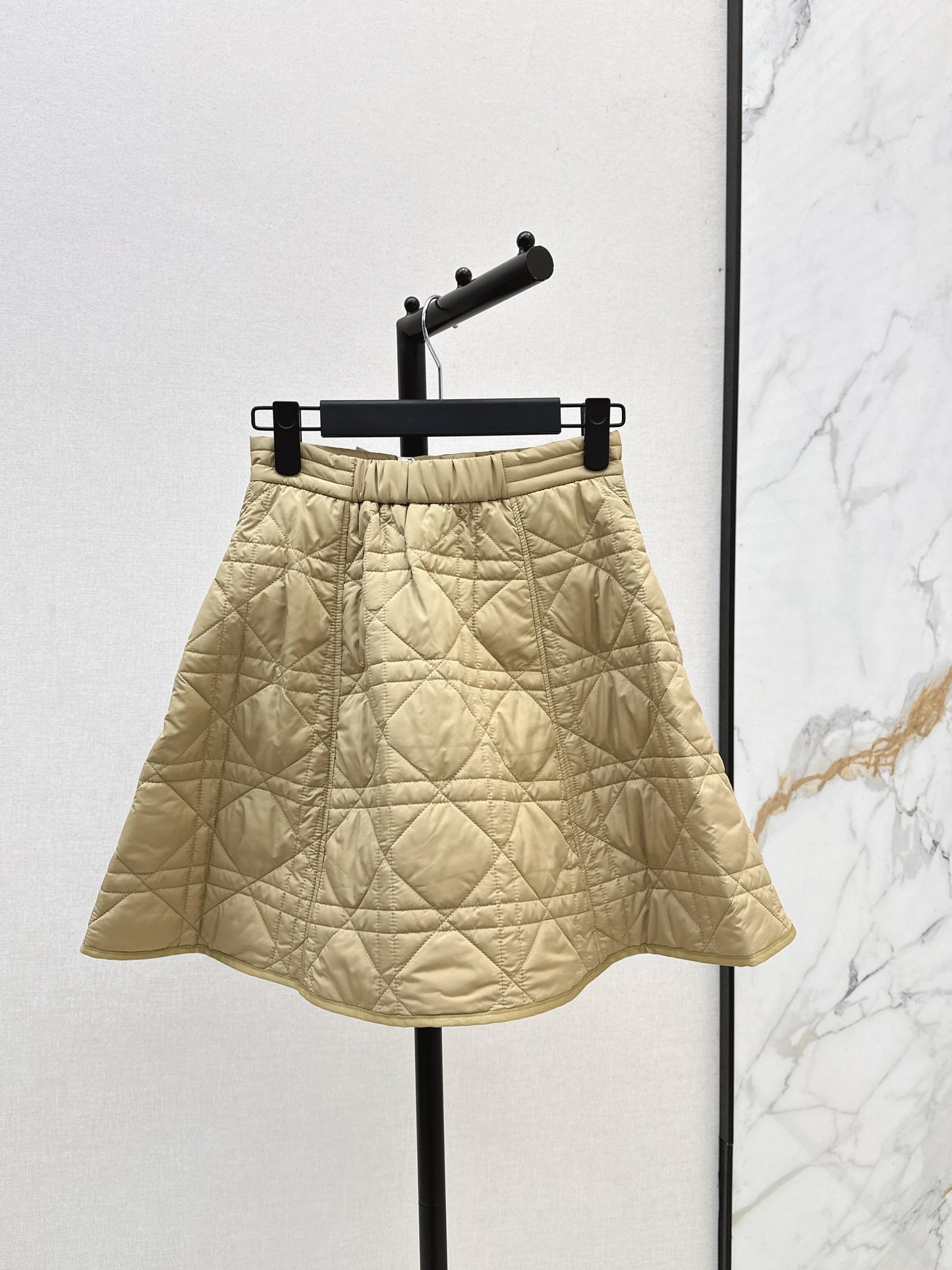 Di 25 Cannage Quilted Short Skirt(WHITE/KHAKI/BLACK)