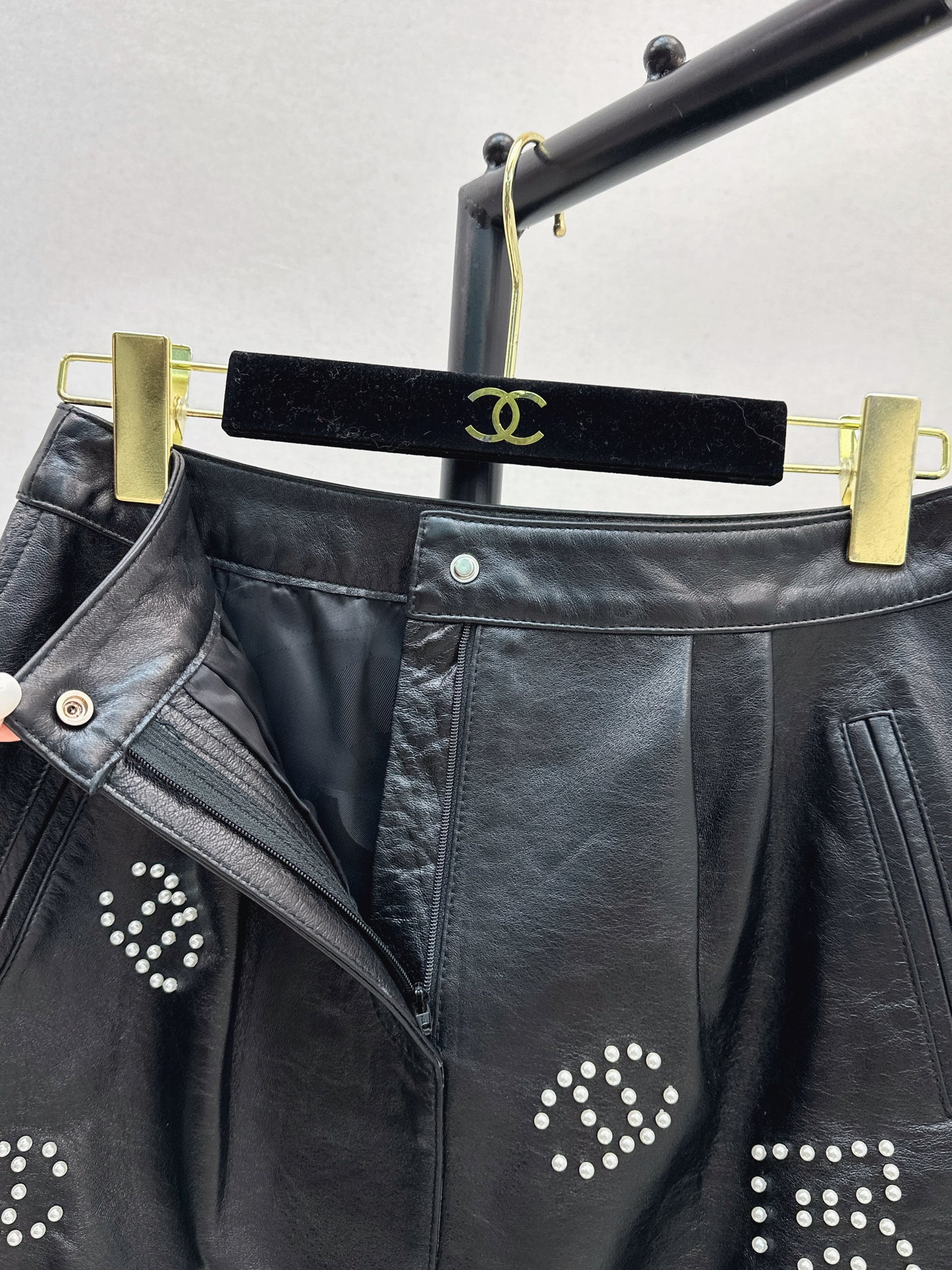 C 25 High-end handmade logo beaded sheepskin skirt（BLACK/BLUE/PINK）