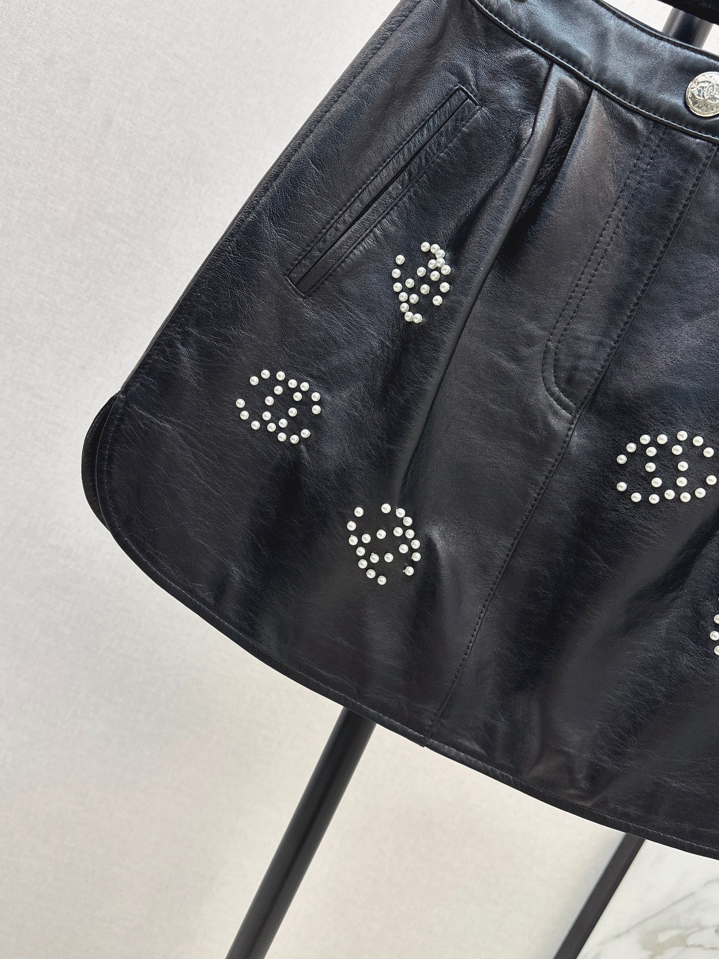 C 25 High-end handmade logo beaded sheepskin skirt（BLACK/BLUE/PINK）