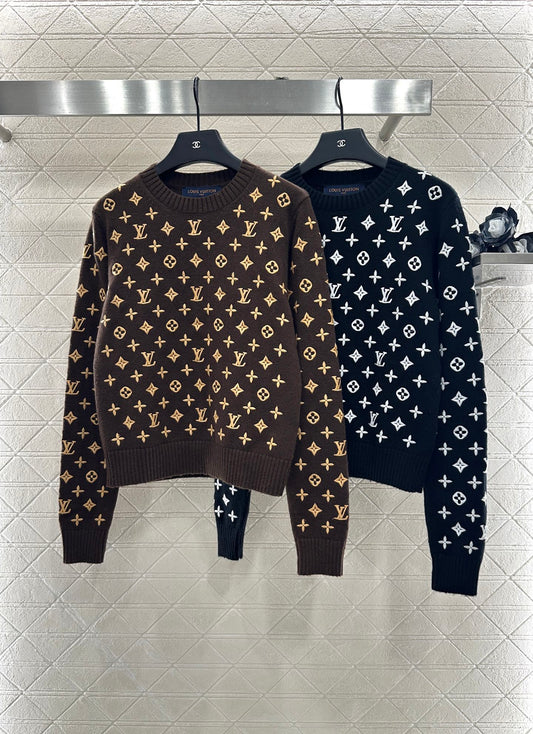 L 25 Crew neck embroidered cashmere sweater