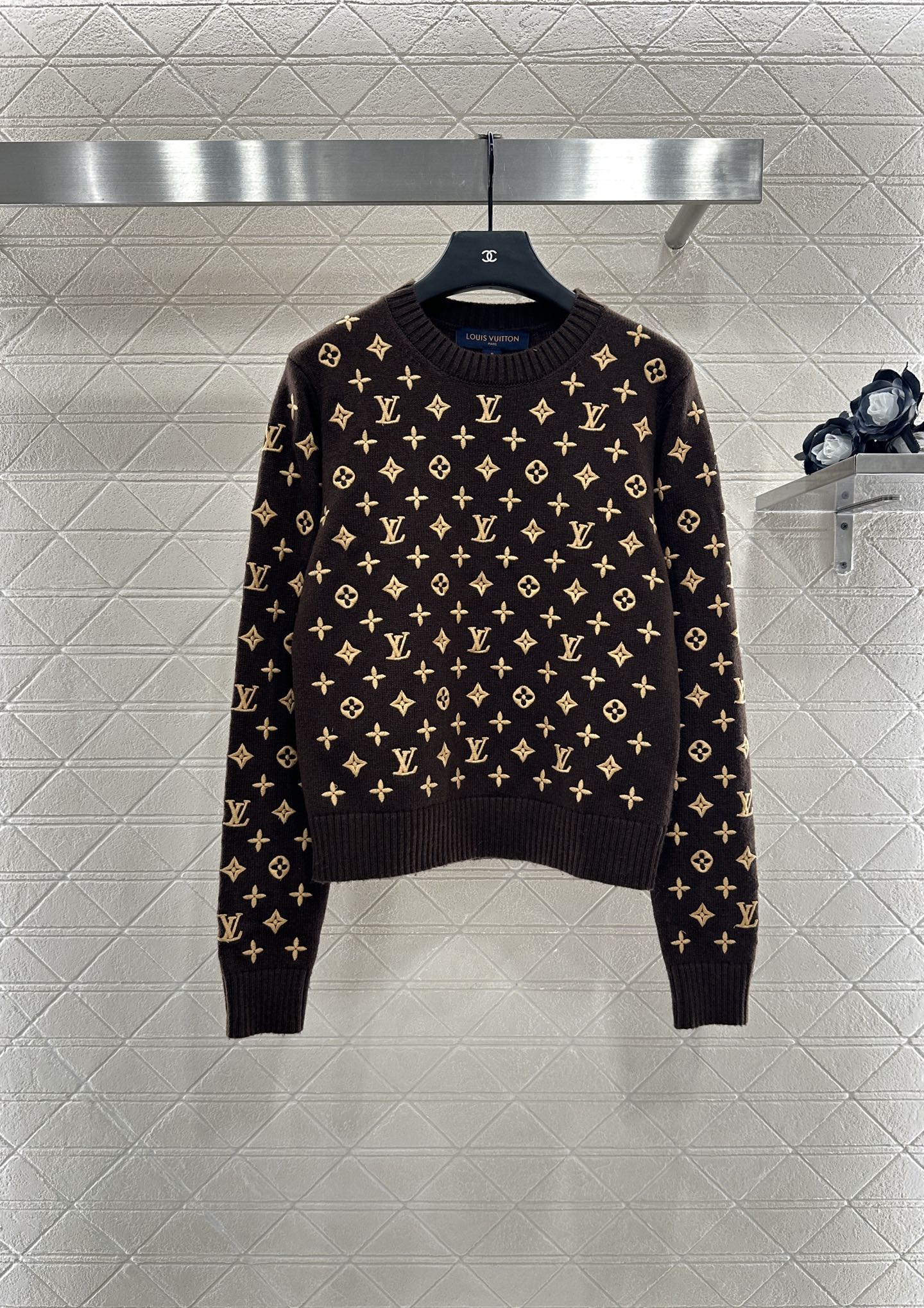 L 25 Crew neck embroidered cashmere sweater