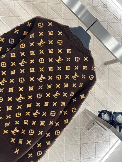 L 25 Crew neck embroidered cashmere sweater