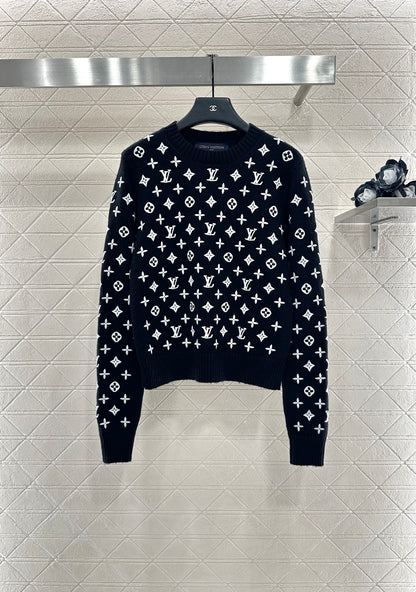 L 25 Crew neck embroidered cashmere sweater