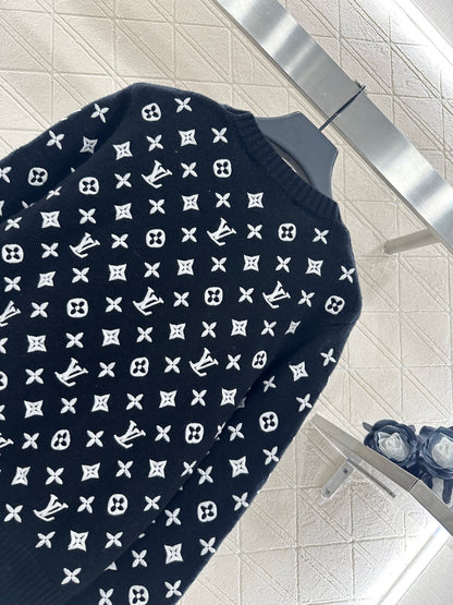 L 25 Crew neck embroidered cashmere sweater
