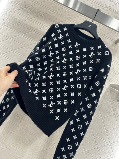 L 25 Crew neck embroidered cashmere sweater