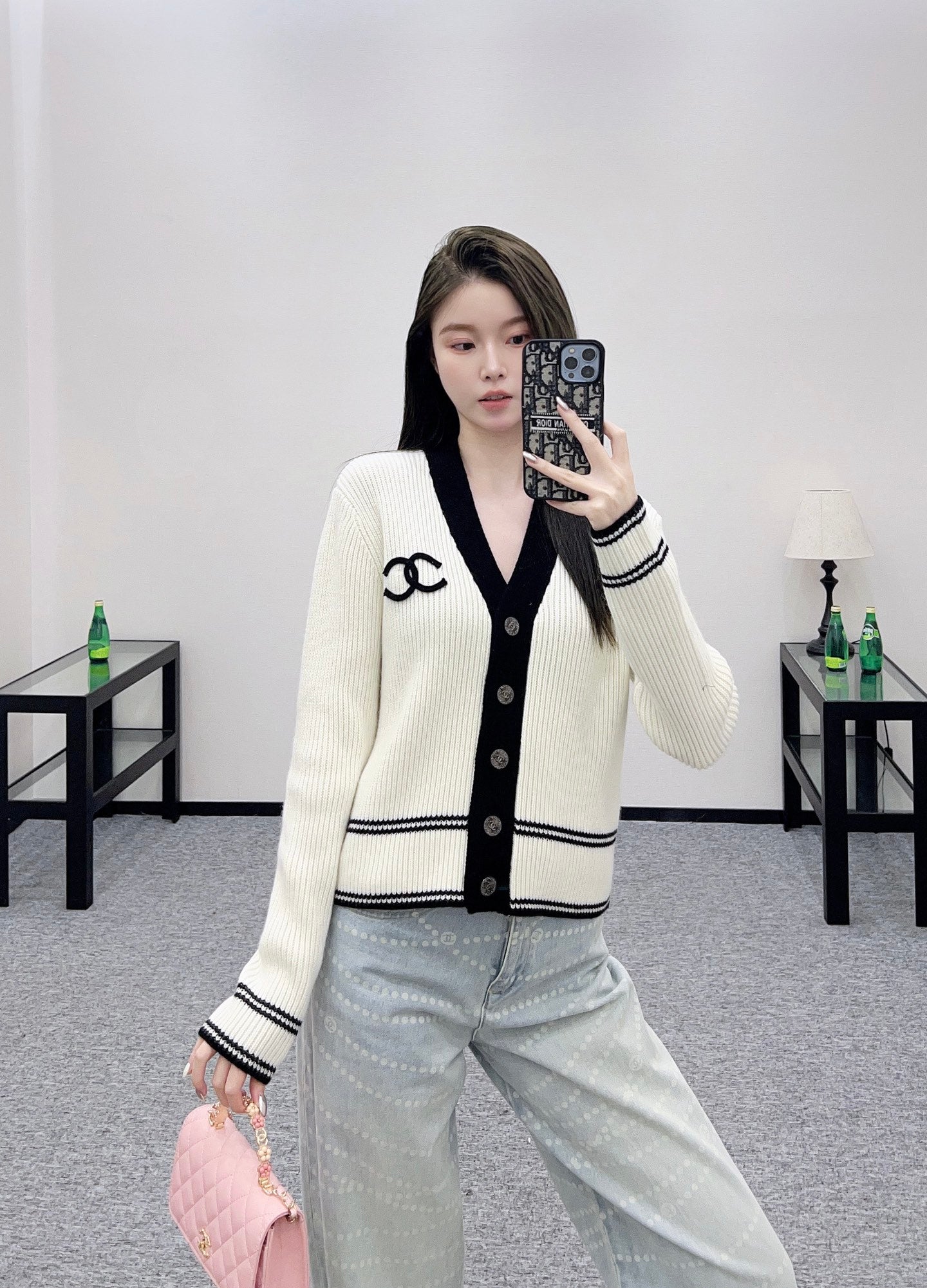 C 25 V-neck cashmere sweater