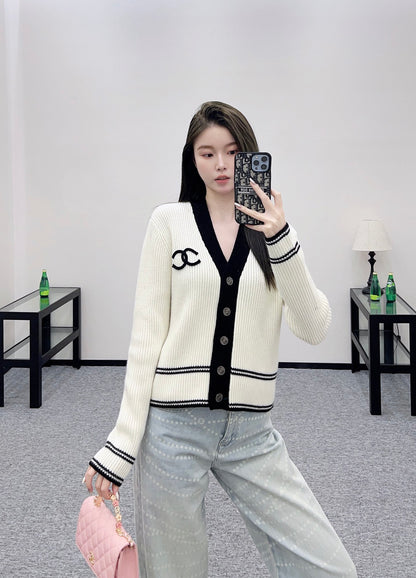 C 25 V-neck cashmere sweater