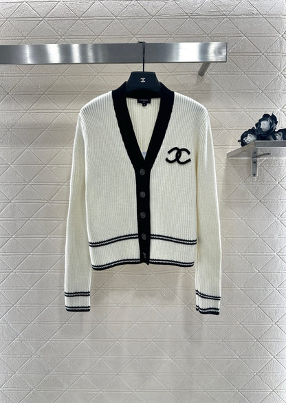 C 25 V-neck cashmere sweater