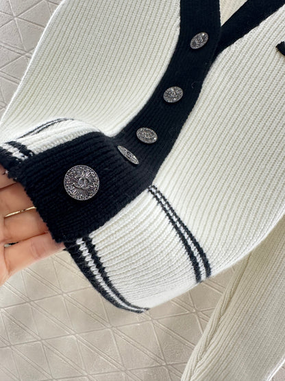 C 25 V-neck cashmere sweater