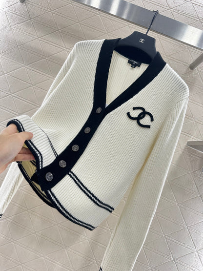 C 25 V-neck cashmere sweater