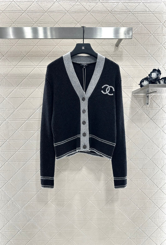C 25 V-neck cashmere sweater