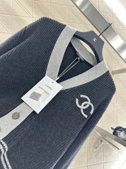 C 25 V-neck cashmere sweater