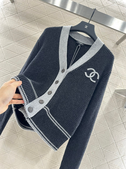 C 25 V-neck cashmere sweater