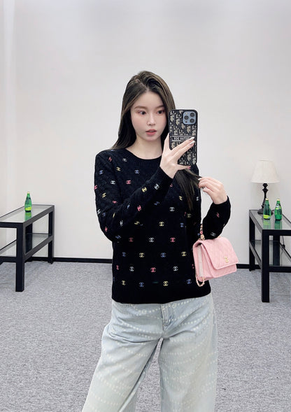 C 25 Crew neck embroidered wool sweater