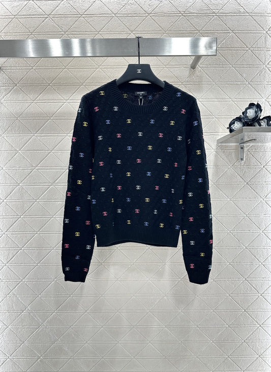 C 25 Crew neck embroidered wool sweater