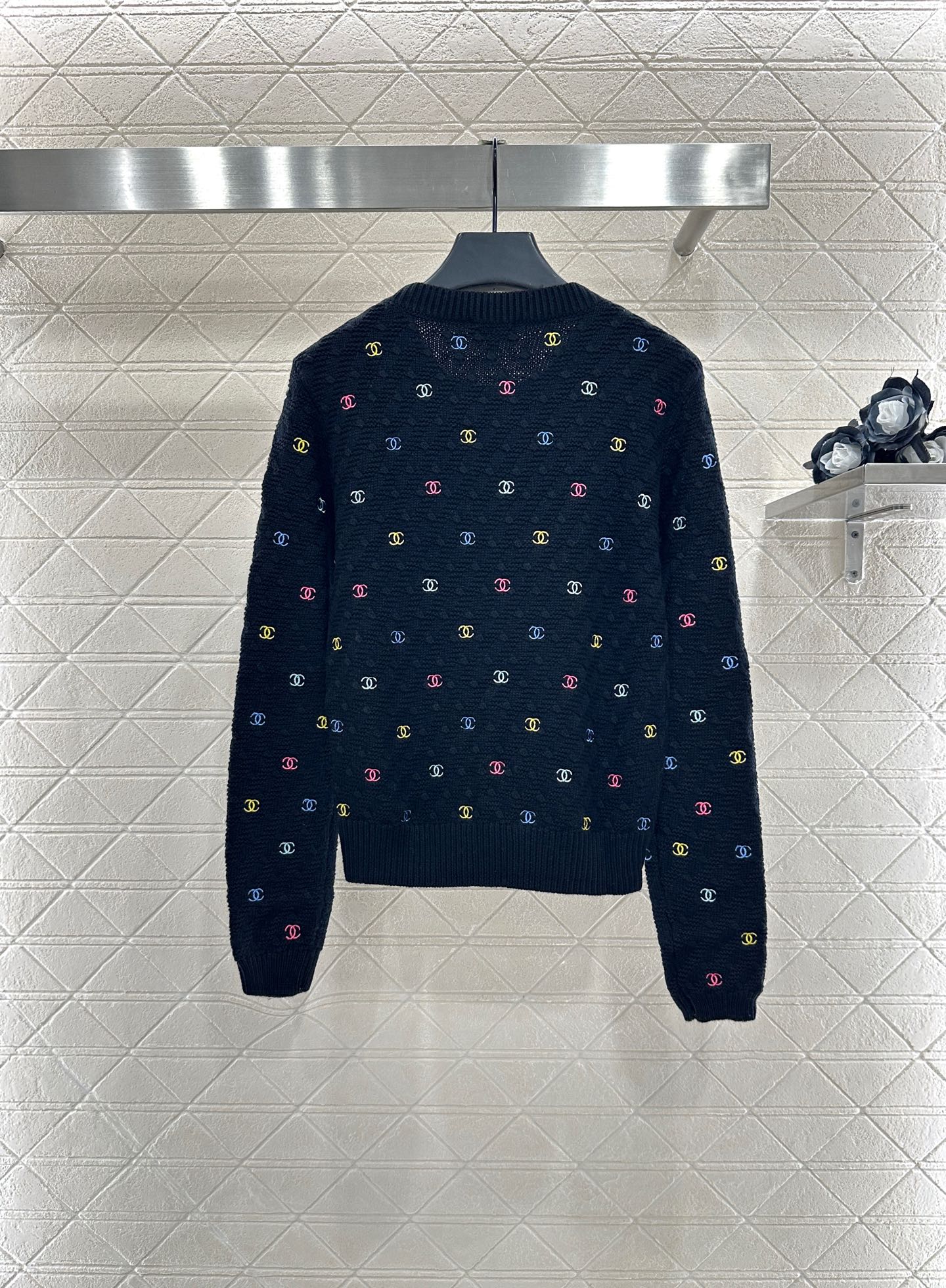C 25 Crew neck embroidered wool sweater