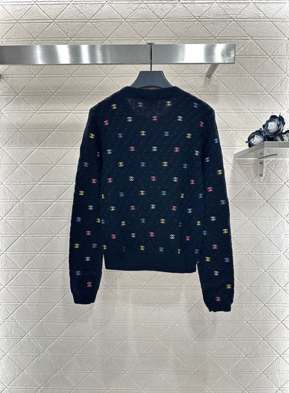 C 25 Crew neck embroidered wool sweater