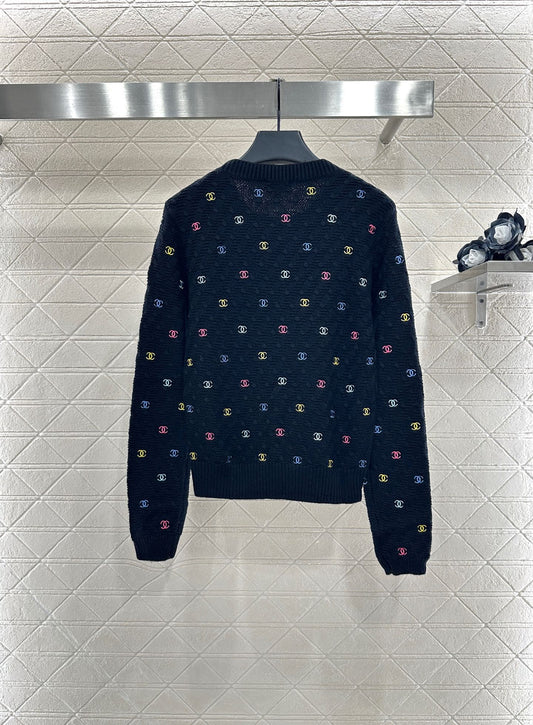 C 25 Crew neck embroidered wool sweater
