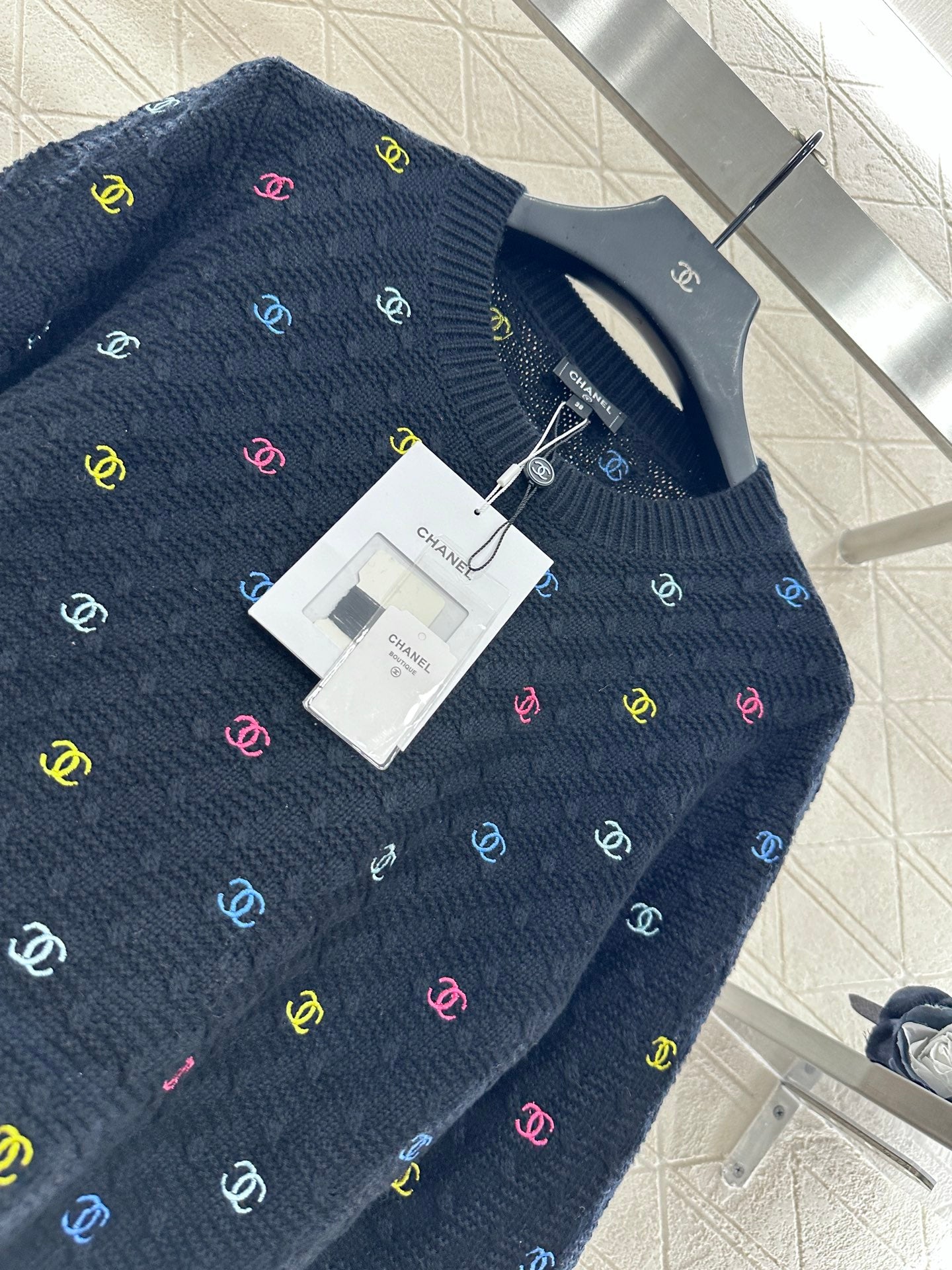 C 25 Crew neck embroidered wool sweater