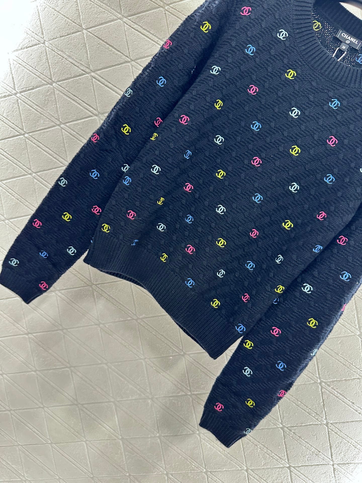 C 25 Crew neck embroidered wool sweater