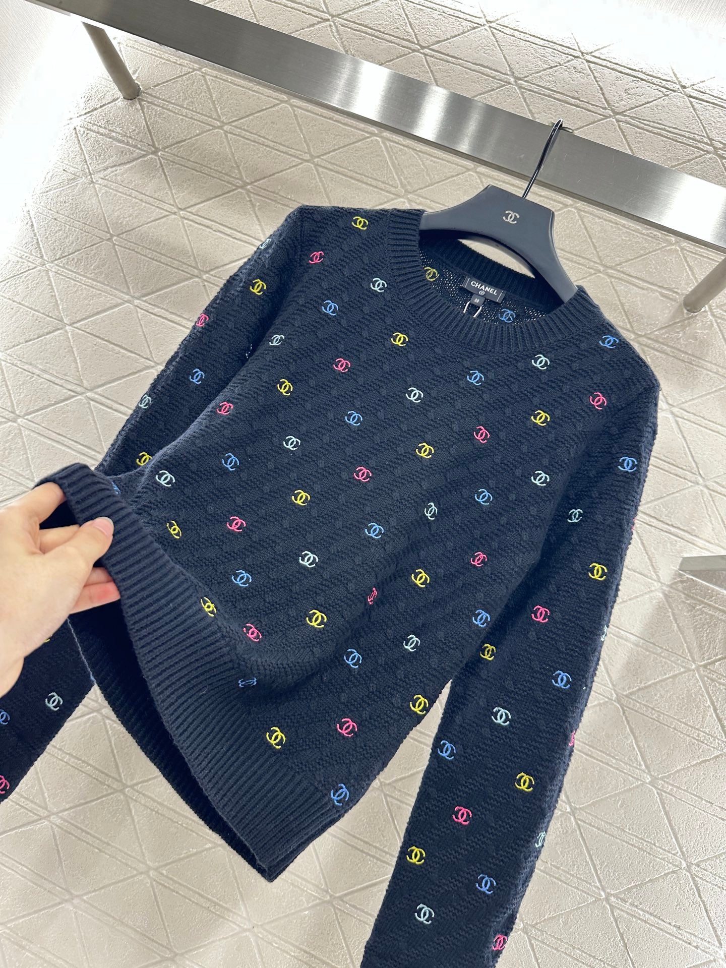 C 25 Crew neck embroidered wool sweater