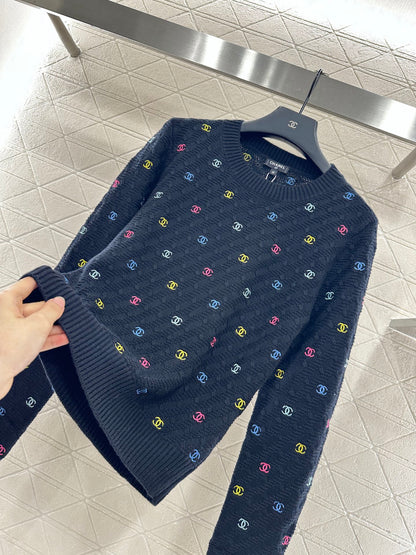 C 25 Crew neck embroidered wool sweater